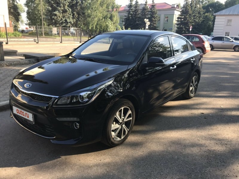 Kia Rio 2018 черная