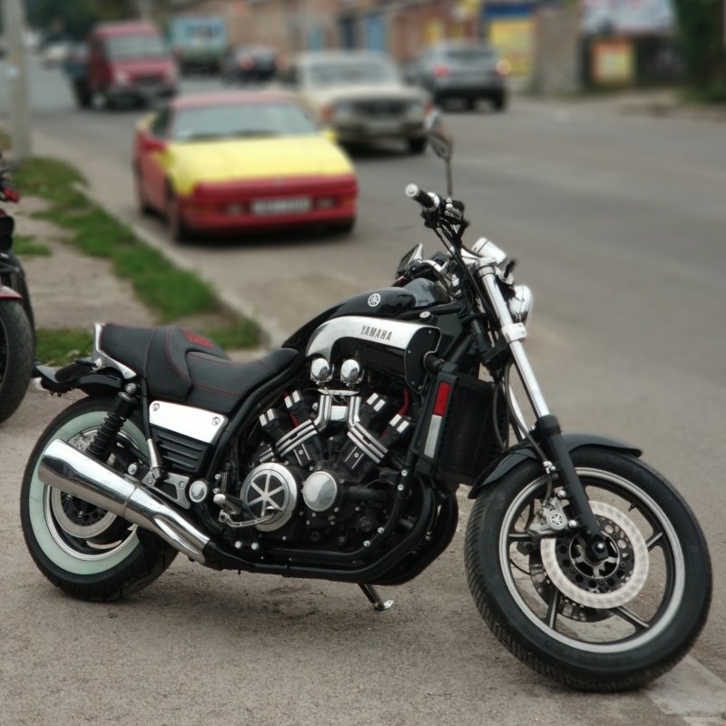Yamaha w Max 1200