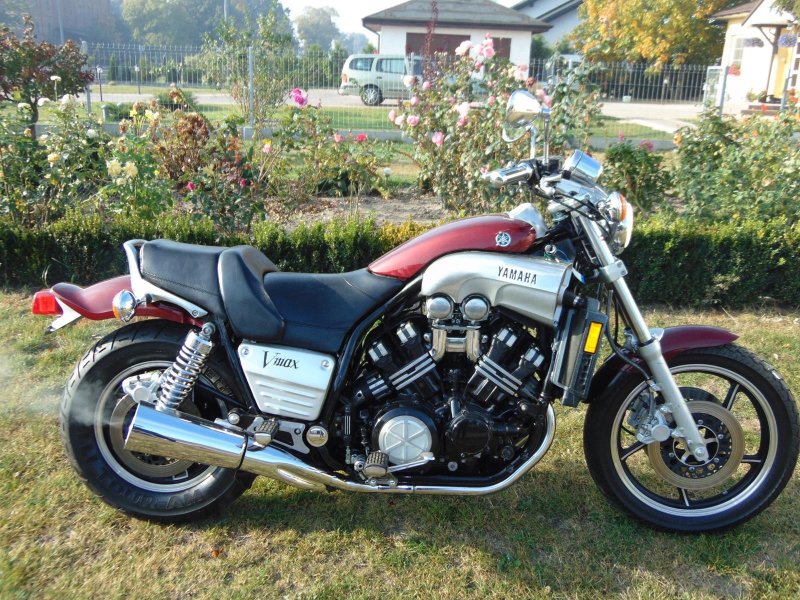 Yamaha w Max 1200