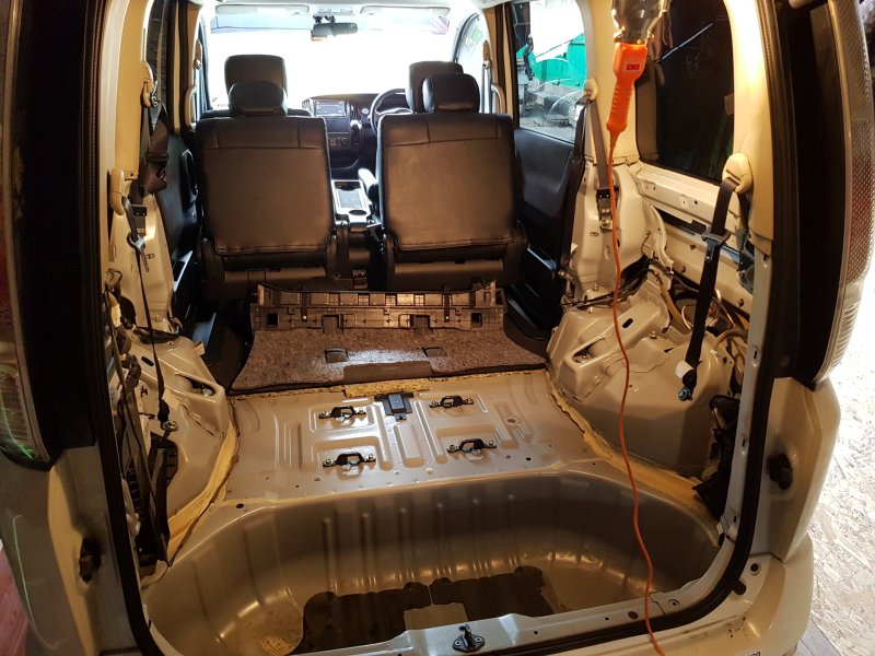 Nissan Serena III