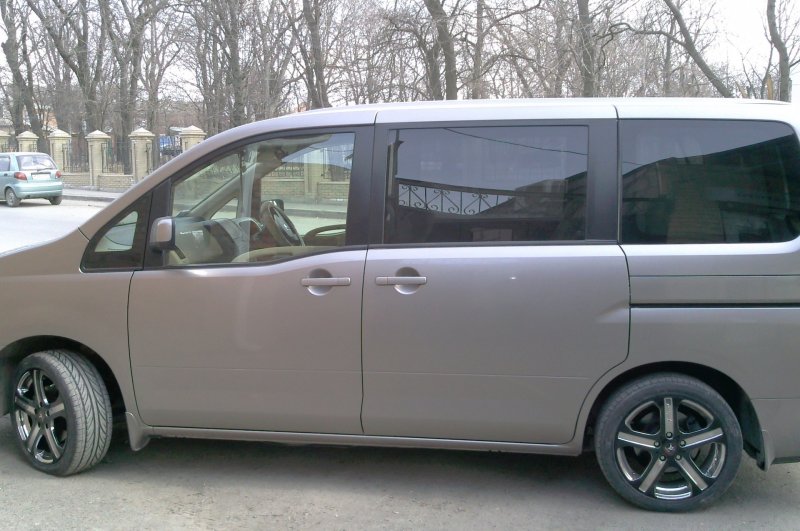 Nissan Serena c25