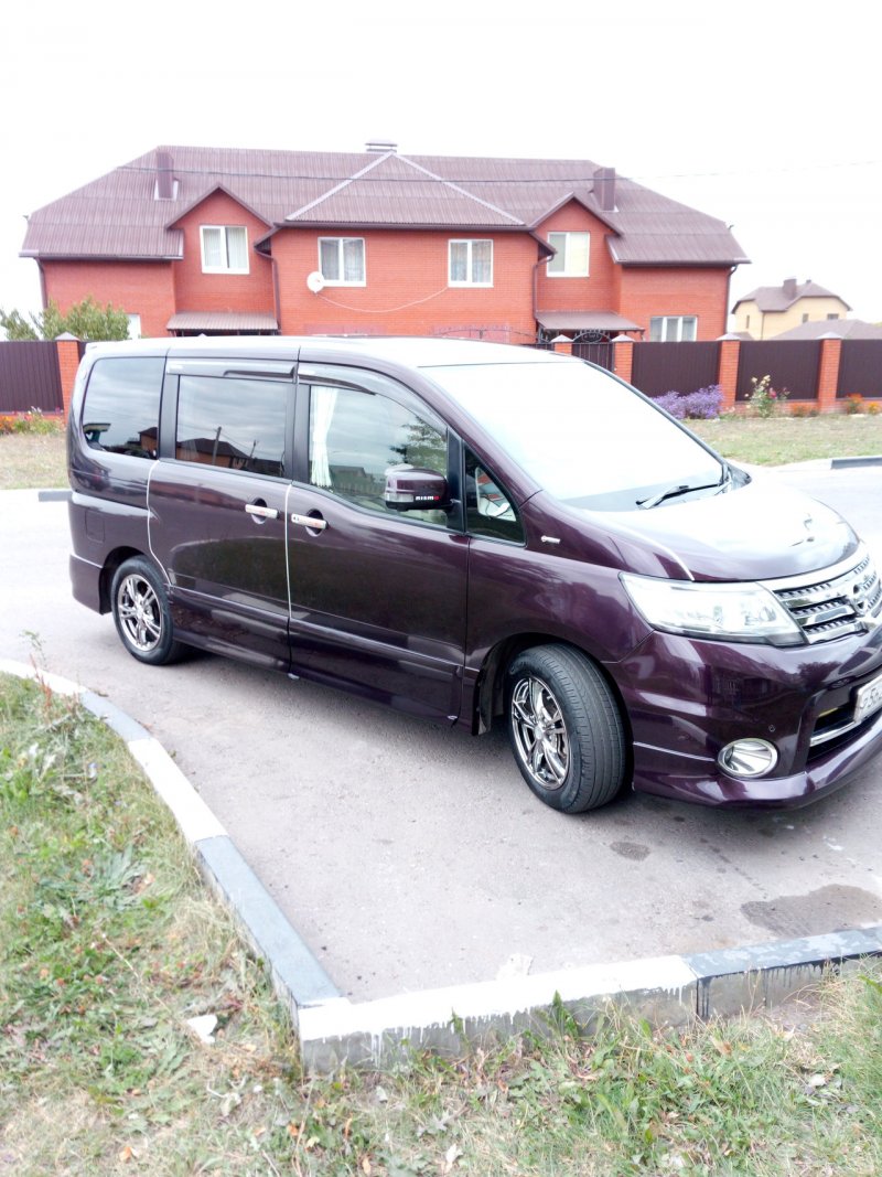 Nissan Serena 2005