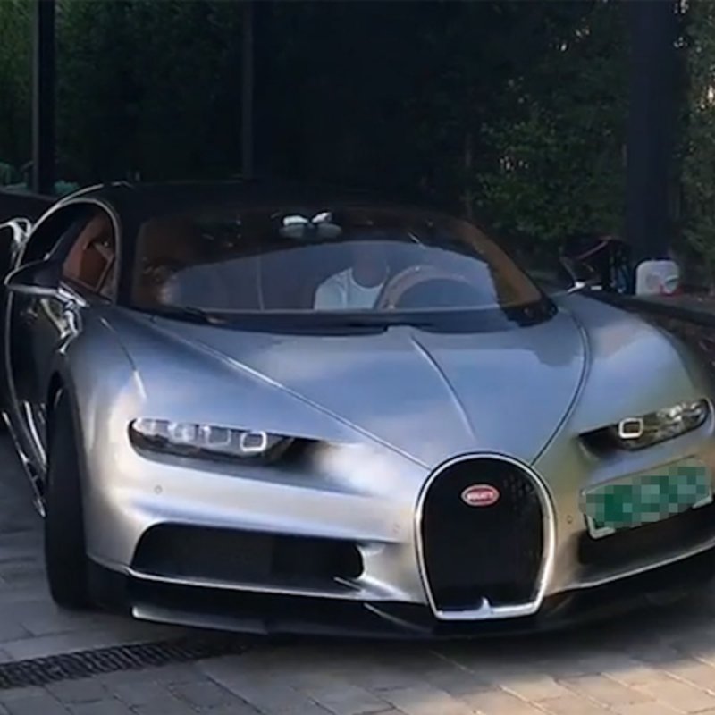 Криштиану Роналду Bugatti voiture noire