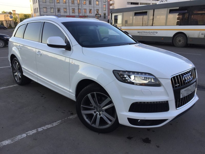 Audi q7 белая