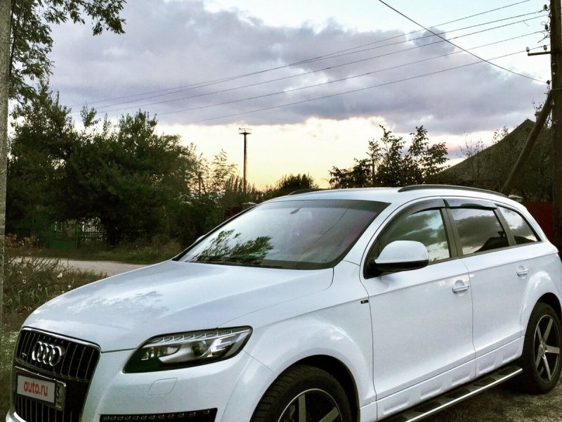Audi q7 White