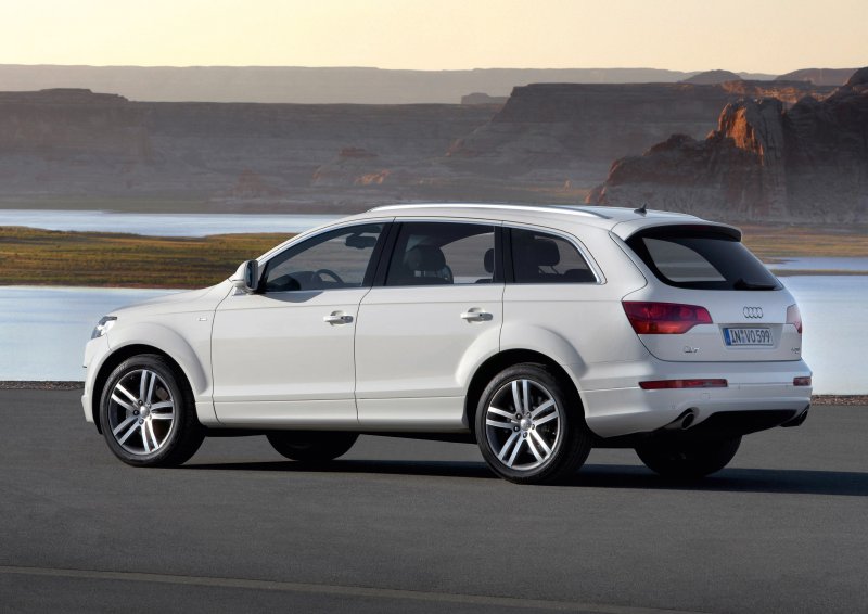 Audi q7 белая