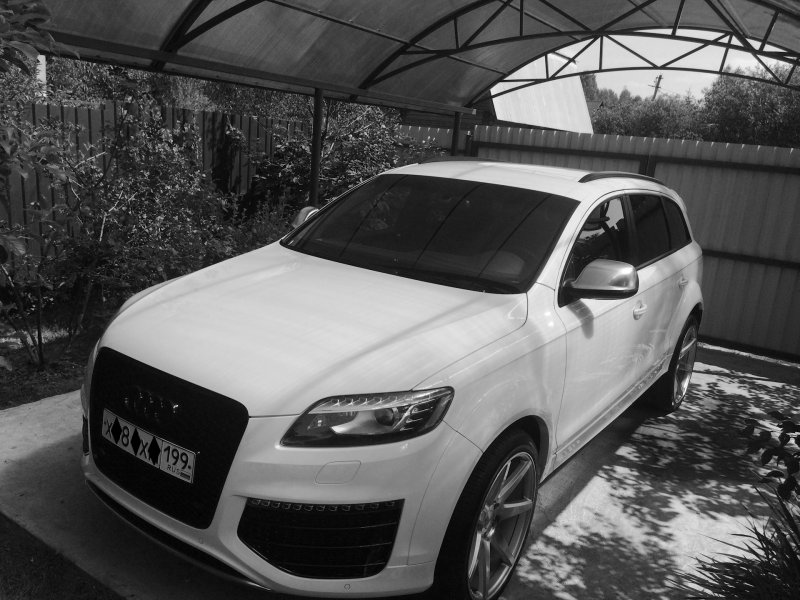Ауди q7 белая с бантом