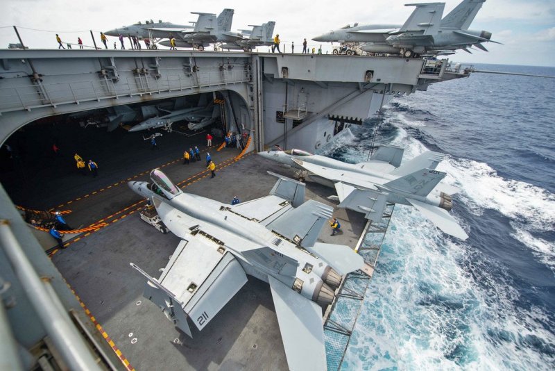 F-18 super Hornet на авианосце