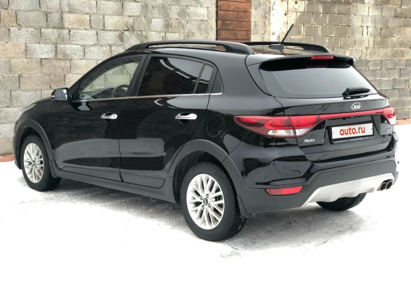 Kia Rio XLINE черная
