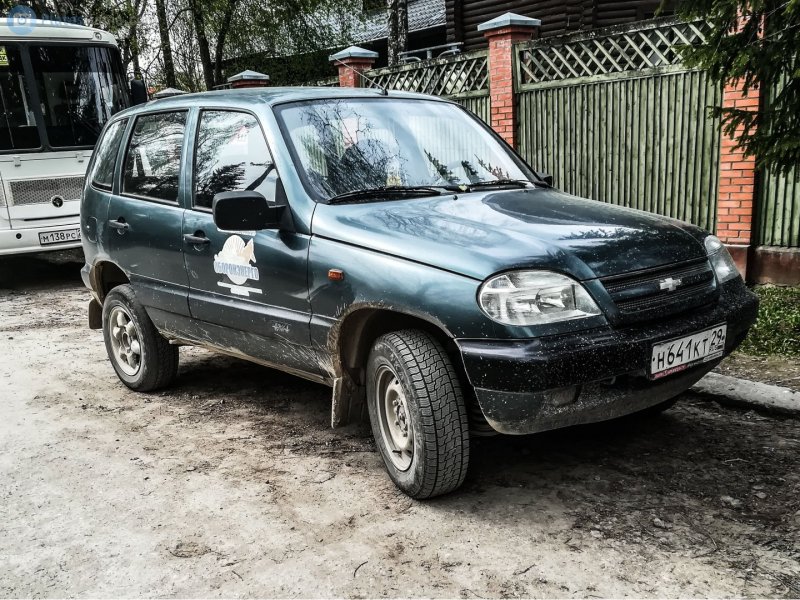 Chevrolet Niva 2123 серый