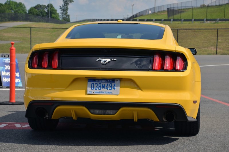 Форд Мустанг Shelby сзади