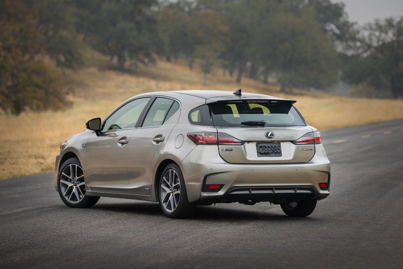 Lexus ct200h 2017