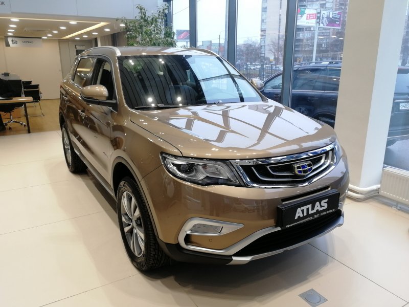 Geely Atlas золотистый