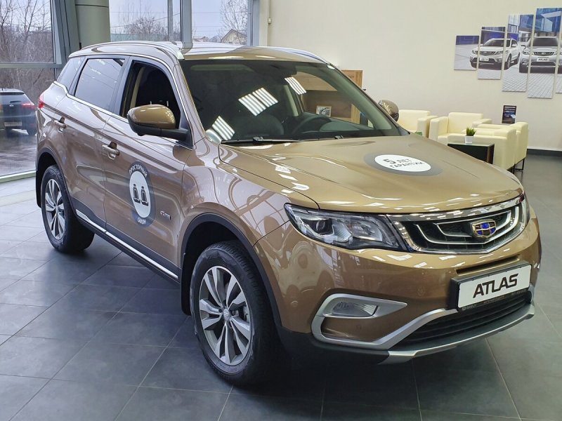 Geely Atlas янтарно золотой