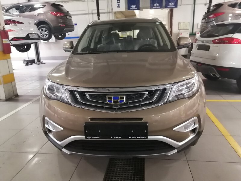 Geely Atlas золотистый