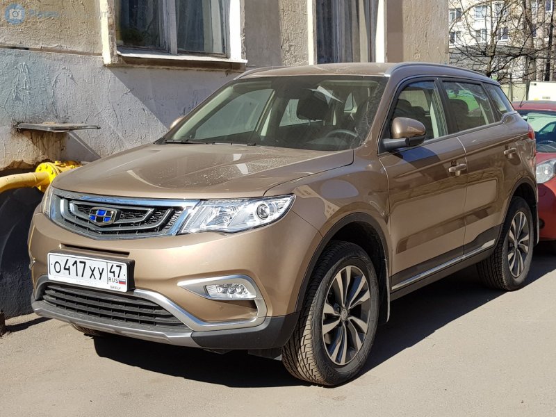 Geely Atlas золотой