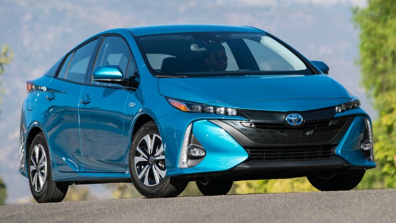 Toyota Prius и Toyota Mirai 2020