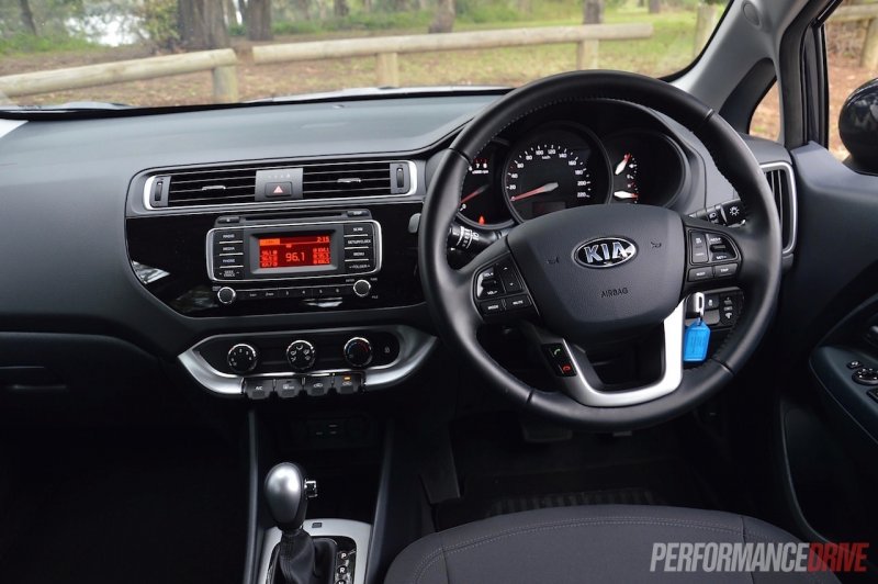 Kia Rio 2016 Premium руль