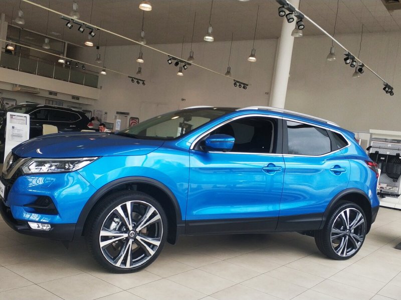 Nissan Qashqai II 2.0 CVT жёлтый