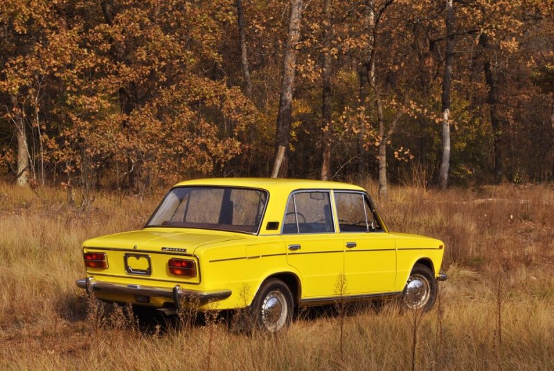 Жигули ВАЗ 2103 желтая