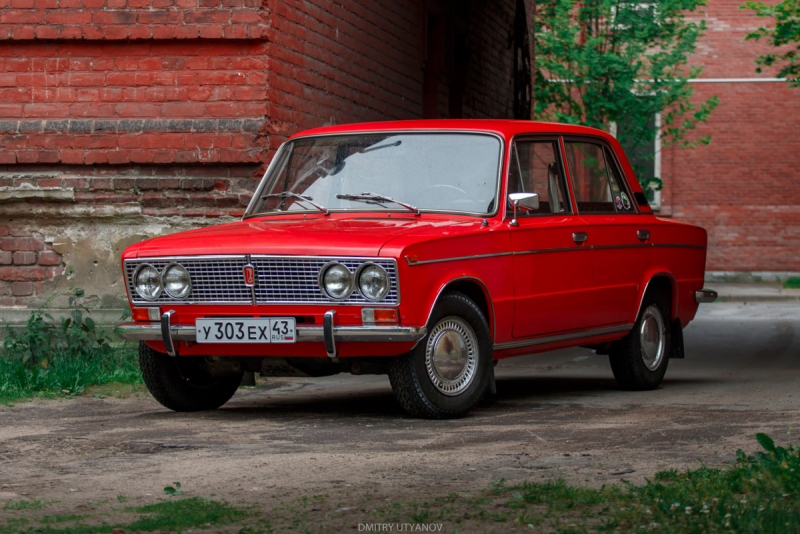 Жигули автомобиль ВАЗ 2103