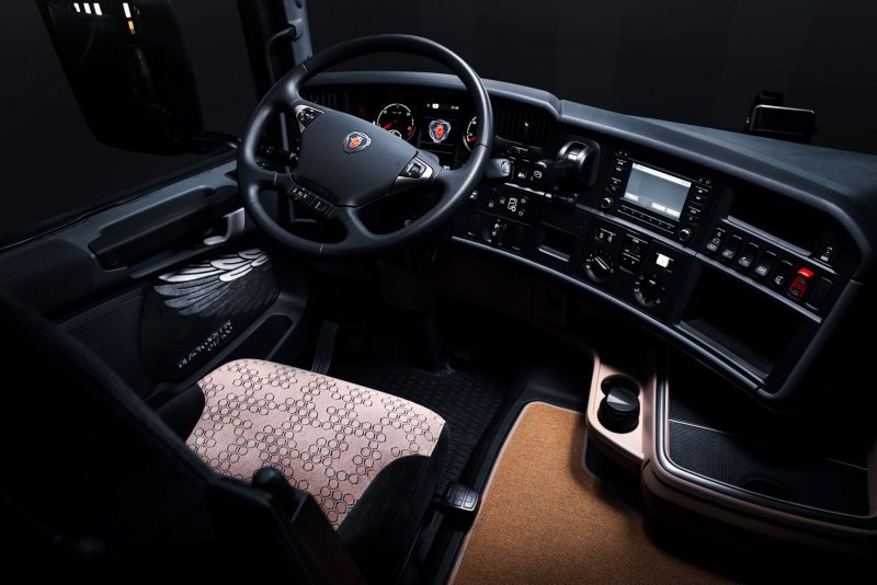 Scania Black Griffin 2018