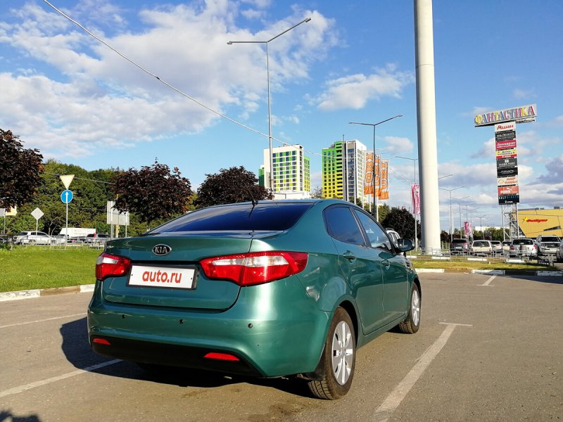 Kia Rio III 4-Speed зеленый