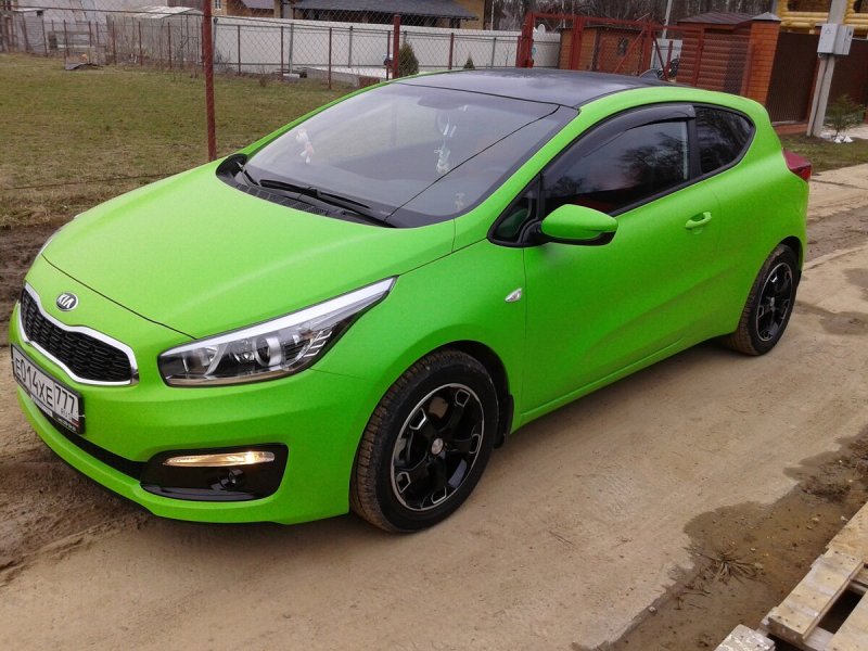 Kia Ceed зеленый