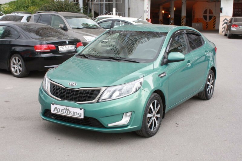 Kia Sportage зеленый