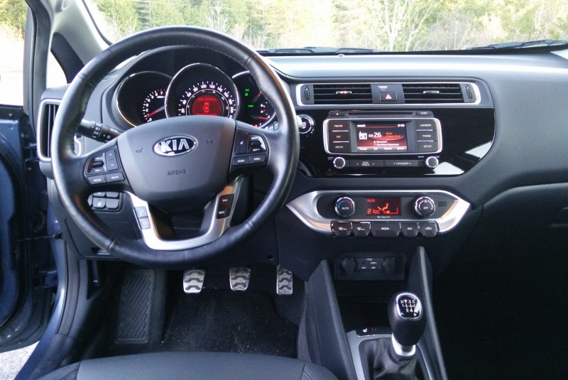 Kia Optima черно белый