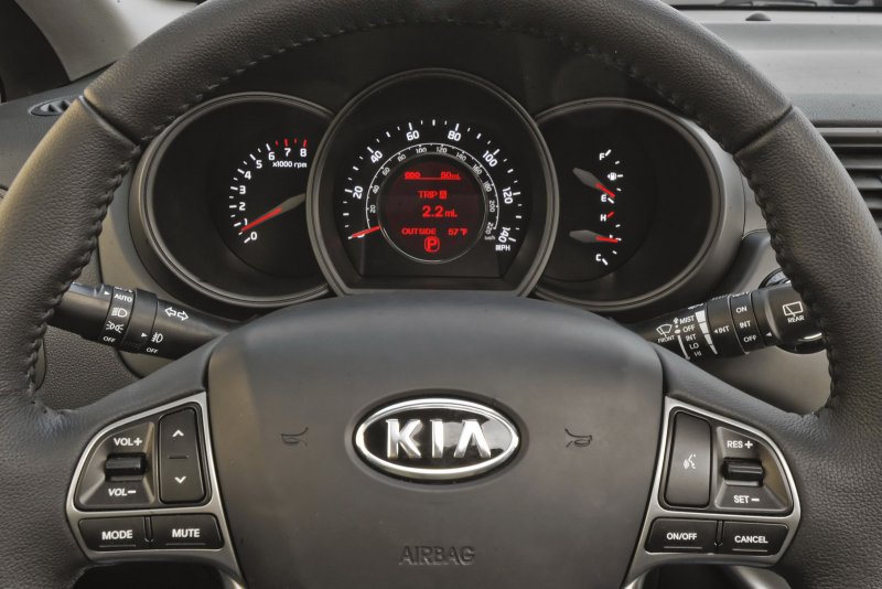 Kia Rio 2014 приборная панель