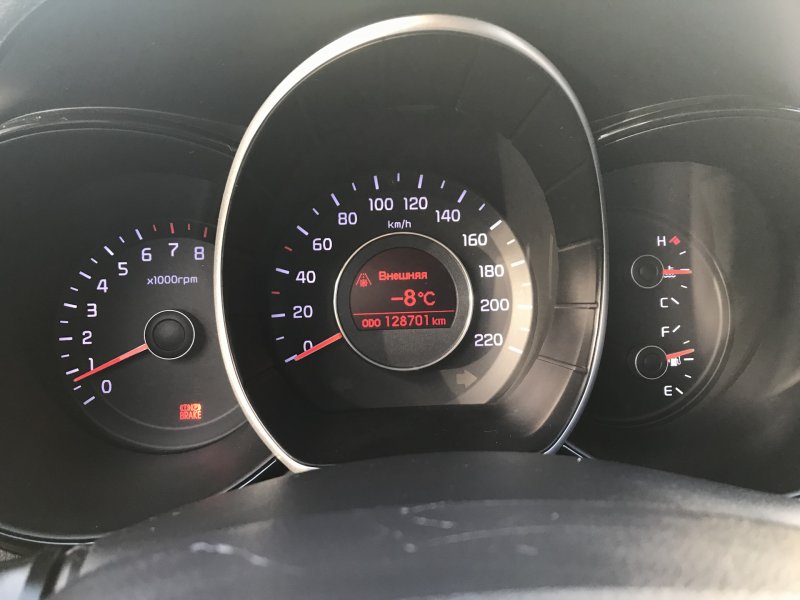 Kia Rio 2012 панель приборов