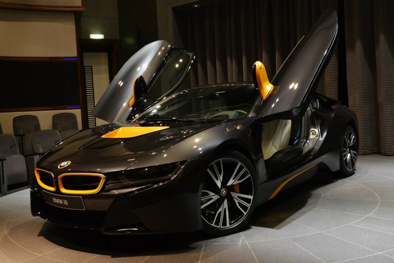 BMW i8 Sari Siyah