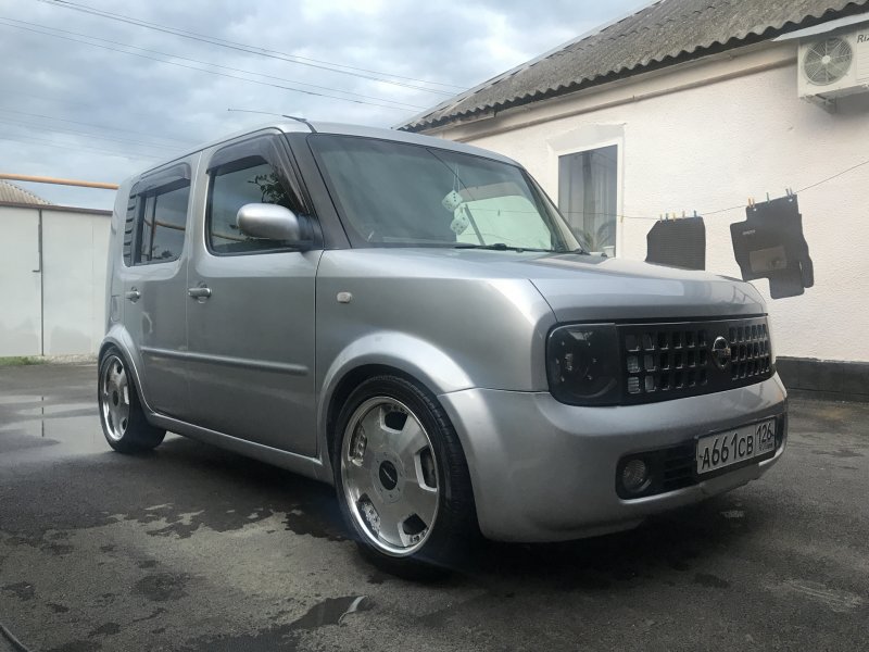 Nissan Cube z10 stance