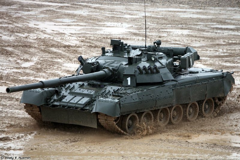 ОБТ танк т-80 у
