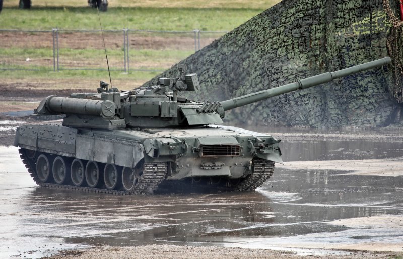 ОБТ танк т-80 у