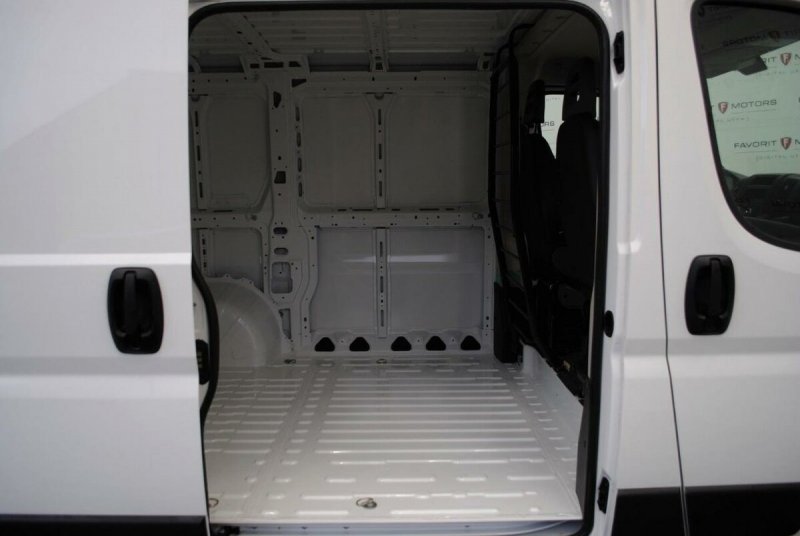Peugeot Boxer цельнометаллический фургон