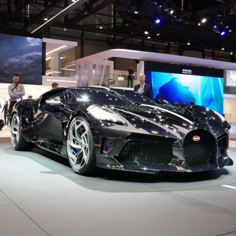 Бугатти la voiture noire 2020