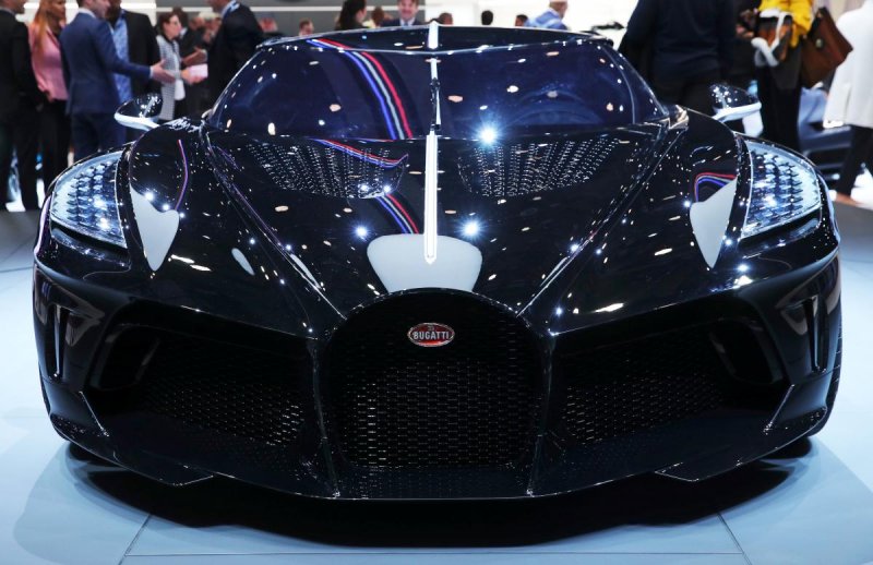 Бугатти la voiture noire 2021