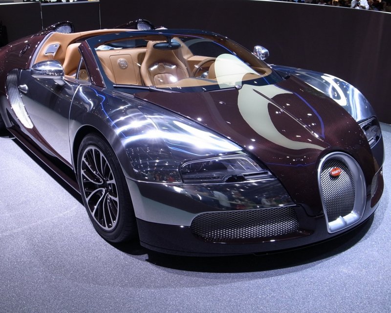 Автомобиль Bugatti Veyron