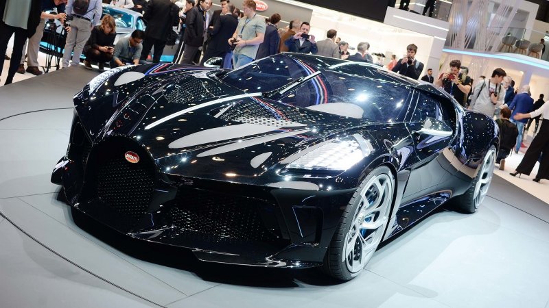 Машина Bugatti la voiture noire