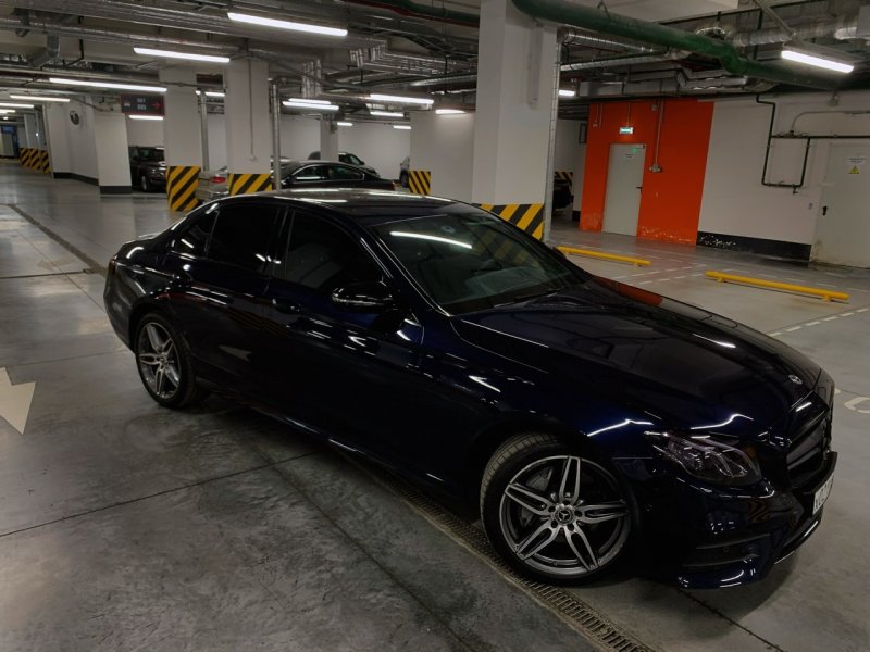 Затонированный Мерседес e AMG