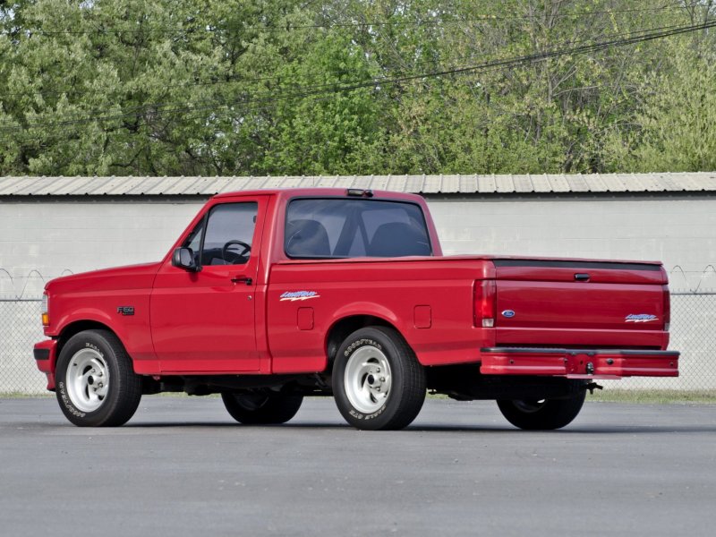 Ford f150 SVT Lightning Pickup⠀