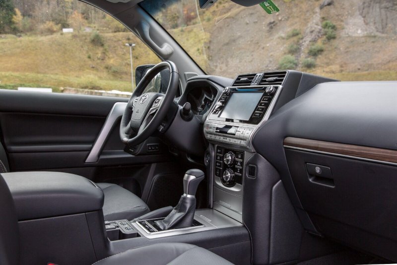 Toyota Land Cruiser Prado 150 салон