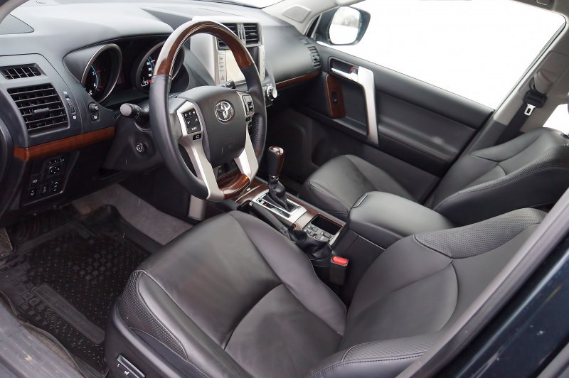 Toyota Land Cruiser Prado 150 салон