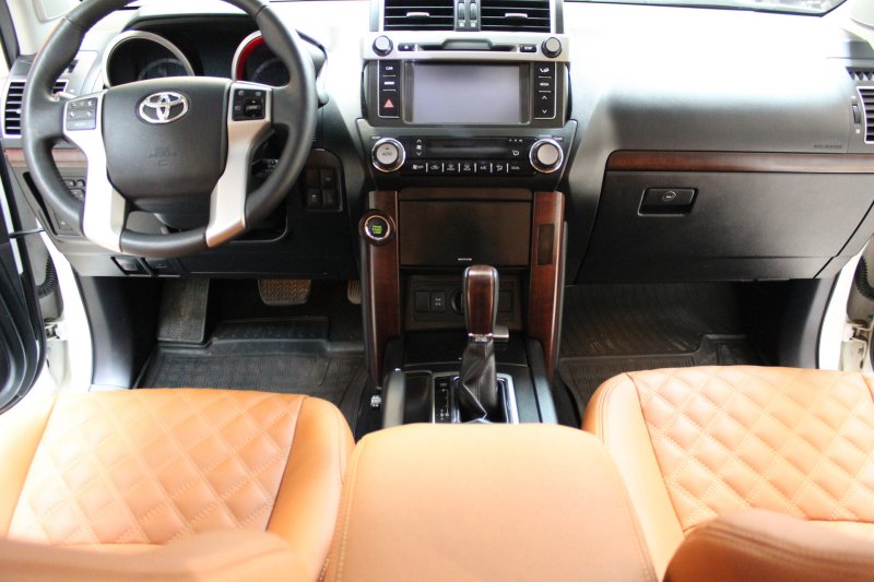 Toyota Land Cruiser Прадо салон