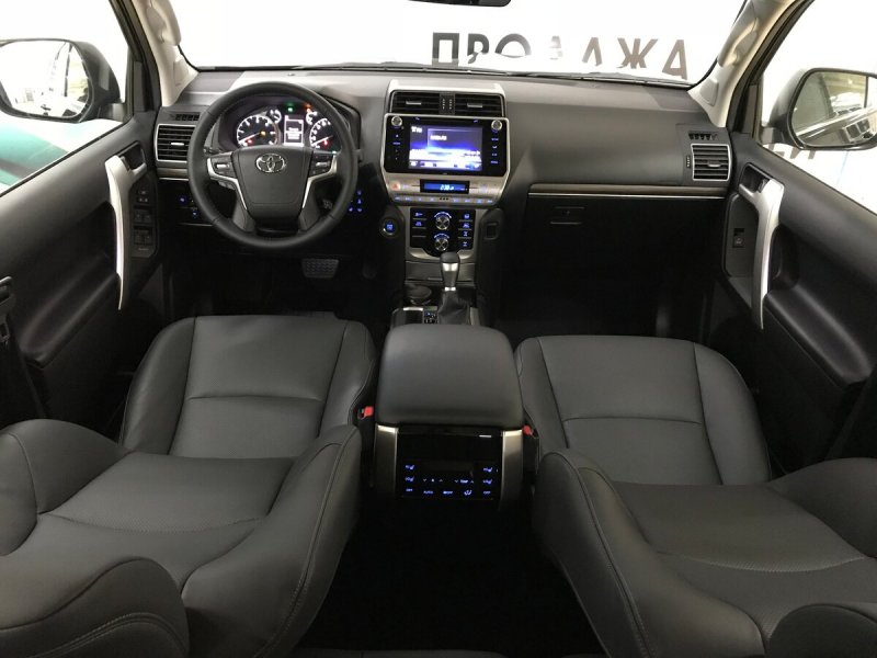 Toyota Land Cruiser Prado 2017 салон