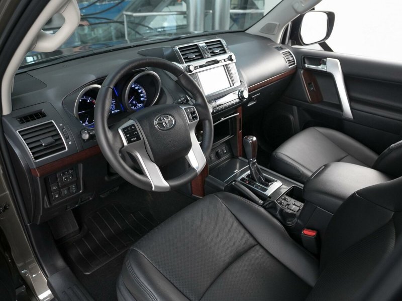 Toyota Land Cruiser Prado 2015 салон