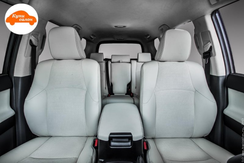 Toyota Land Cruiser Prado белый салон