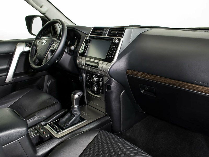 Toyota Land Cruiser Prado 150 Interior